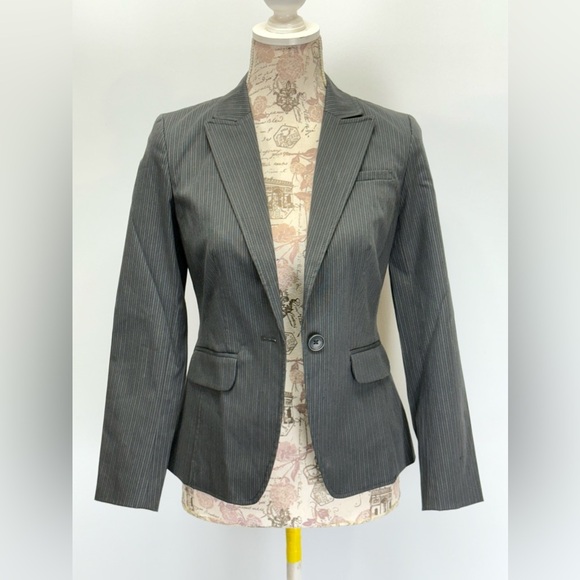 BANANA REPUBLIC Gray pinstriped crop blazer size S - Picture 1 of 11